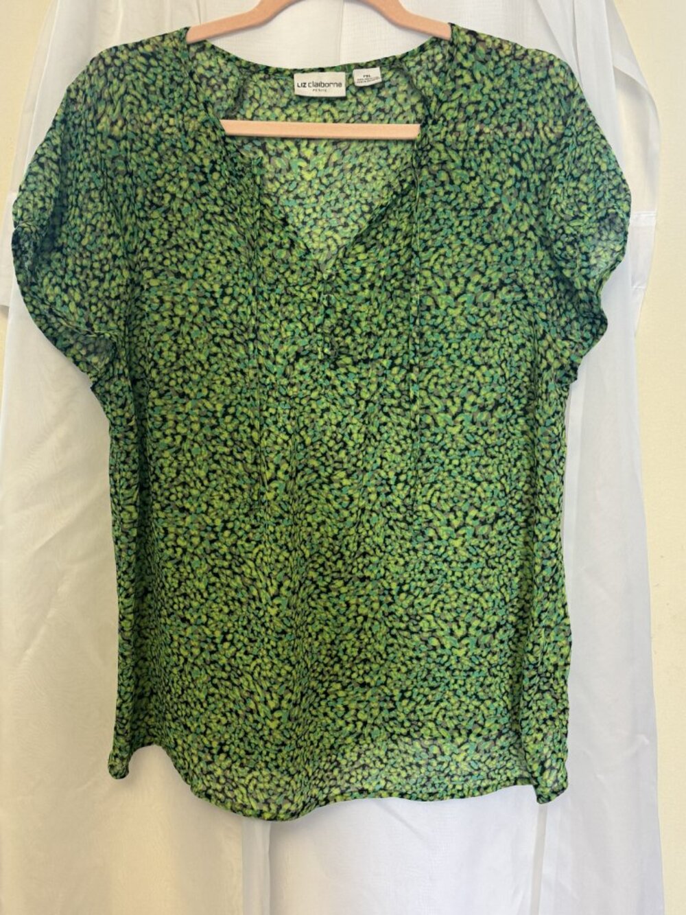 Liz Claiborne Petite PXL Green Abstract Button‑Blouse – Semi‑Sheer Top